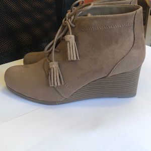 Dr. Sholl’s Dakota Booties